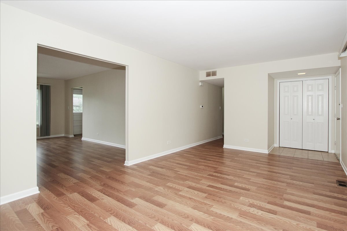 1475 Rosedale Lane Hoffman Estates, IL 60169 - Photo 5 of 25