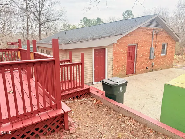 a view of a back yard of the house