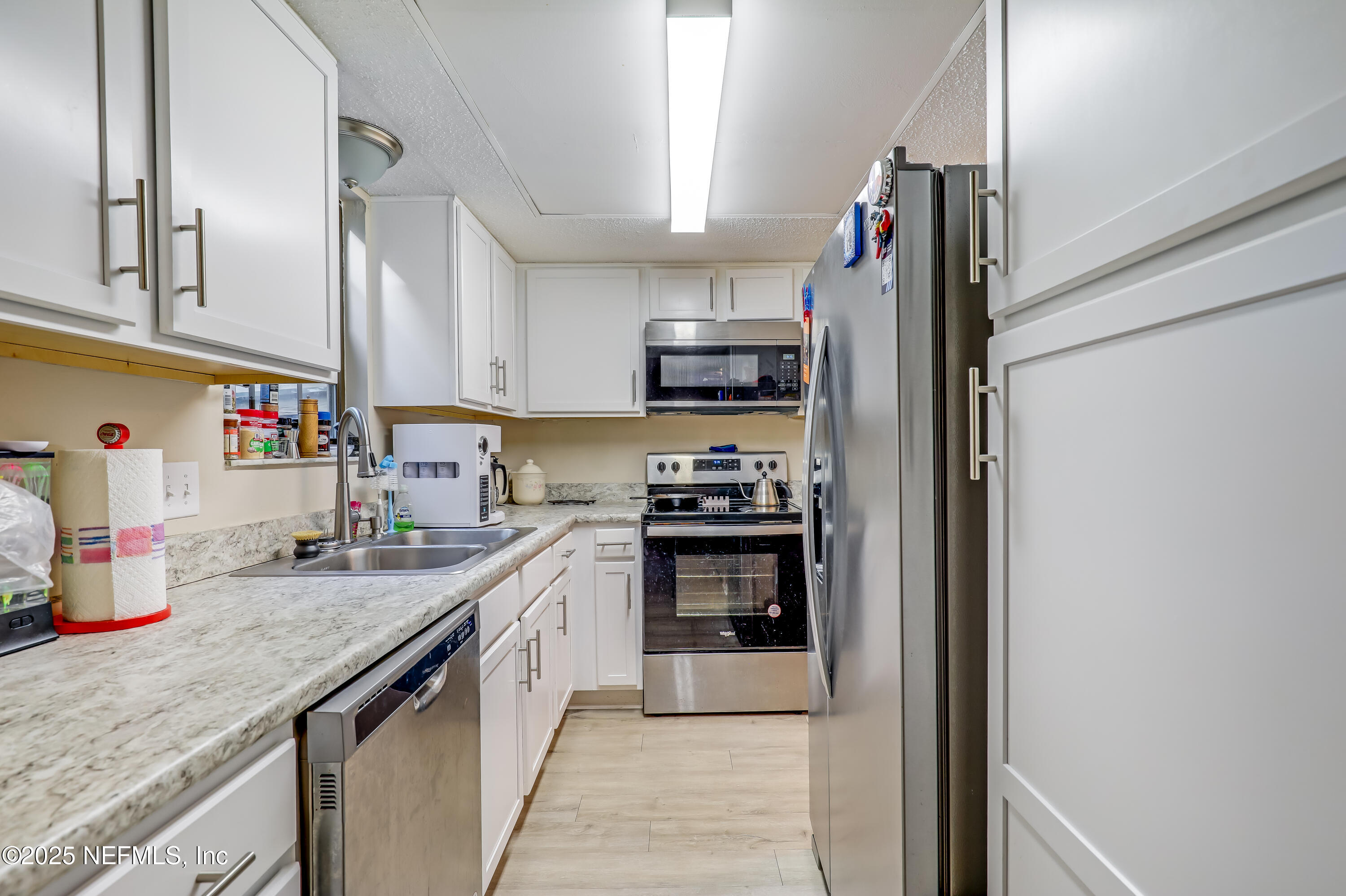 503 Kettering Way Orange Park, FL 32073 - Photo 13 of 28 a kitchen with kitchen island granite countertop a refrigerator and a sink