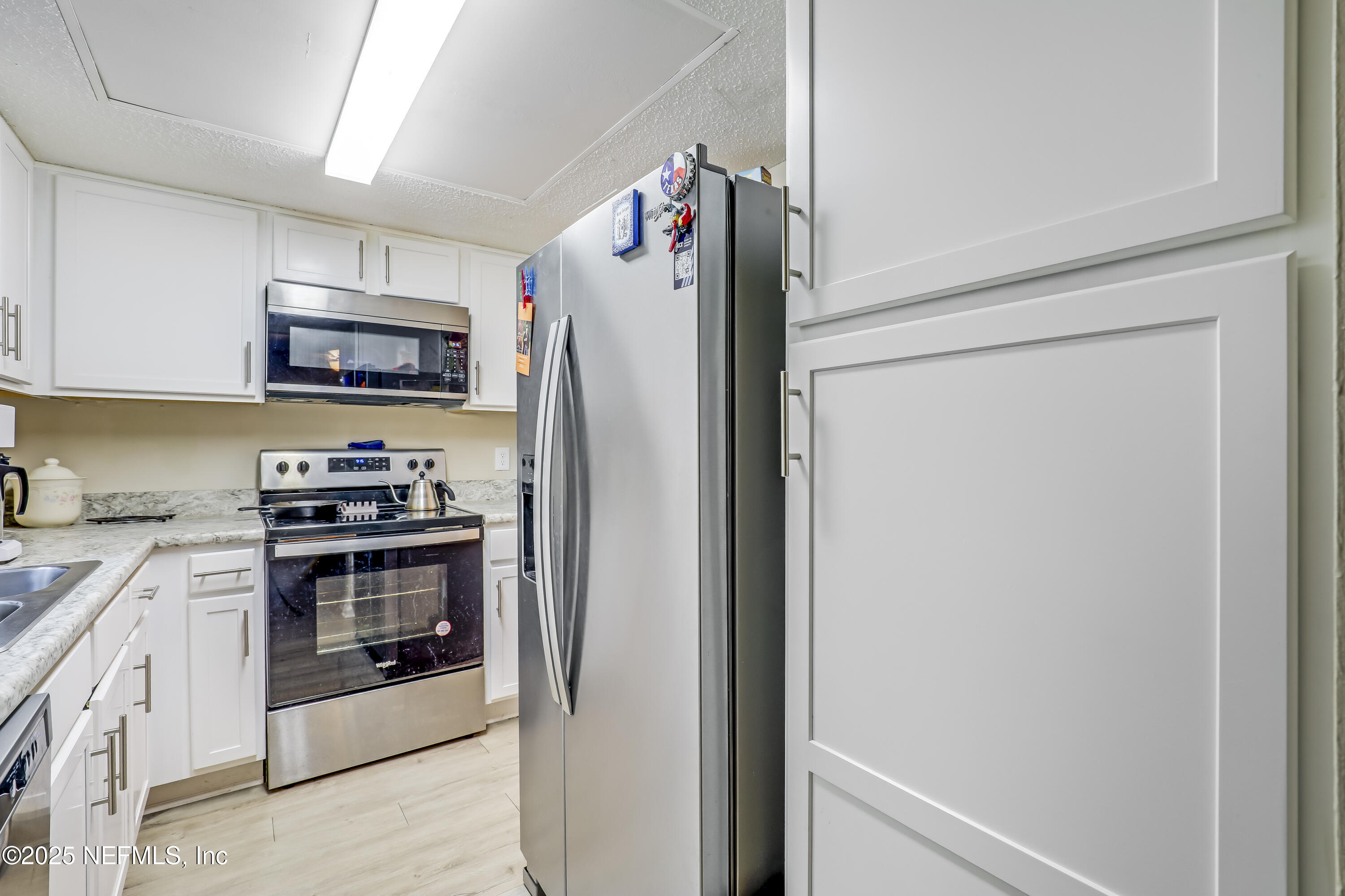 503 Kettering Way Orange Park, FL 32073 - Photo 14 of 28 a kitchen with a refrigerator stove and a sink