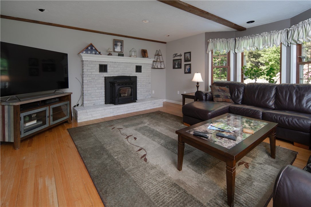 89 Log Road North Smithfield, RI 02830 - Photo 10 of 48 Living Room