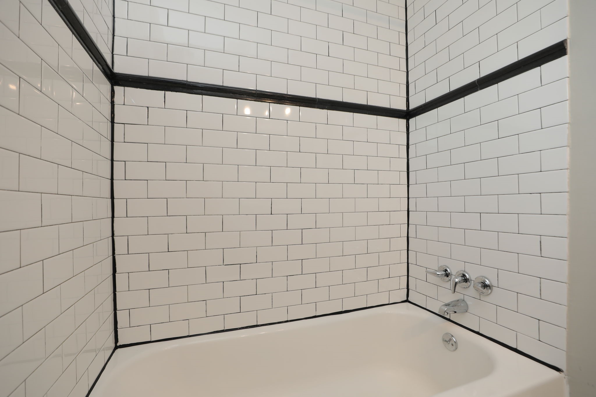 9211 Vinearbor Street Houston, TX 77033 - Photo 27 of 33 a bathroom with a bathtub and shower