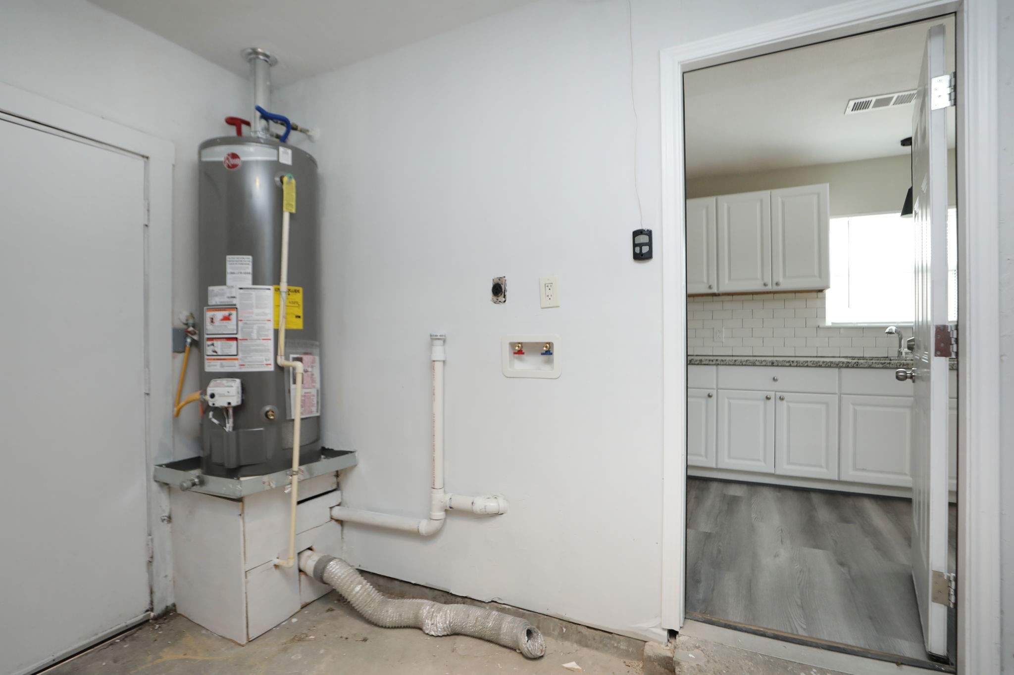 9211 Vinearbor Street Houston, TX 77033 - Photo 28 of 33 a bathroom with a sink and mirror