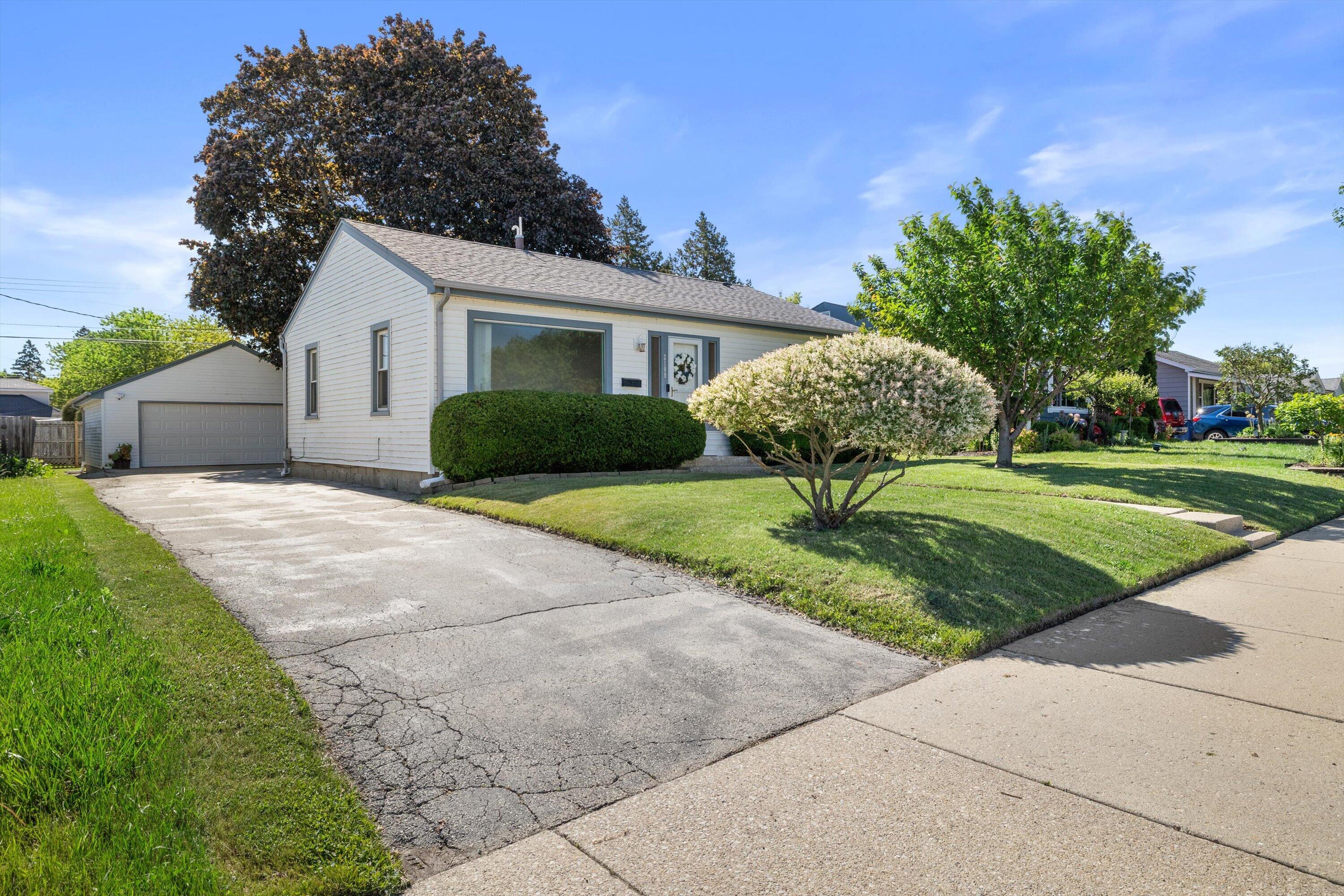 2109 Monroe Avenue Racine, WI 53405 - Photo 3 of 30 Front of house with drivewat