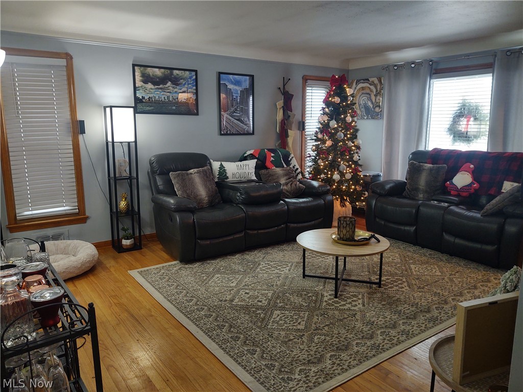 8918 Biddulph Road Cleveland, OH 44144 - Photo 4 of 17