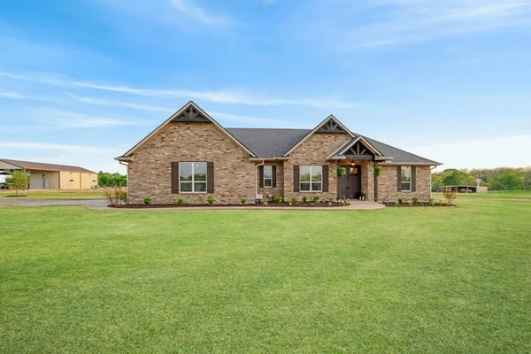 $709,900 | 1390 County Road 3500, Honey Grove, TX 75446
