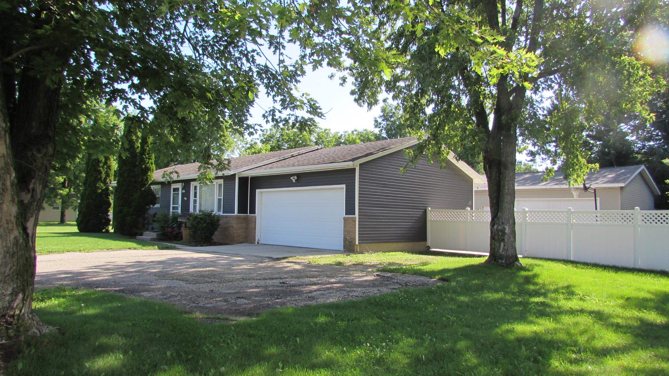 2387 S Park Beloit, WI 53511 - Photo 3 of 30
