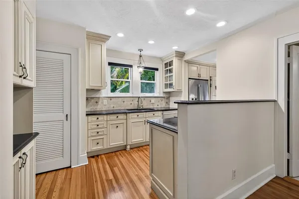 $899,000 | 2318 Woodlawn Circle East, St. Petersburg, FL 33704