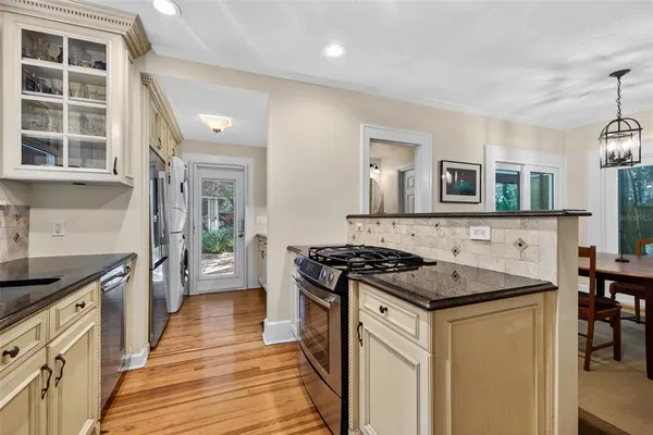 $899,000 | 2318 Woodlawn Circle East, St. Petersburg, FL 33704