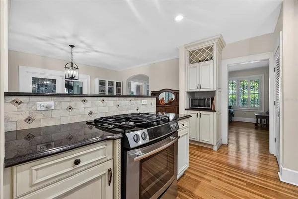 $899,000 | 2318 Woodlawn Circle East, St. Petersburg, FL 33704