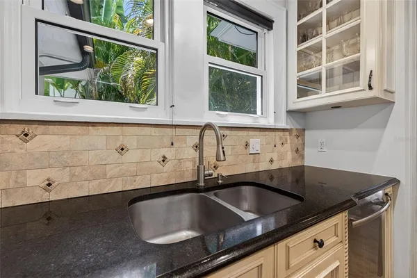 $899,000 | 2318 Woodlawn Circle East, St. Petersburg, FL 33704