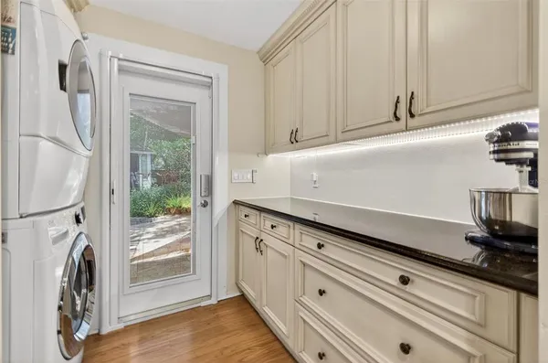 $899,000 | 2318 Woodlawn Circle East, St. Petersburg, FL 33704