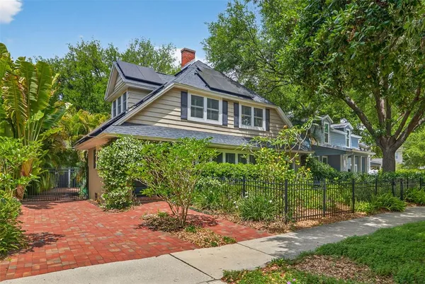 $899,000 | 2318 Woodlawn Circle East, St. Petersburg, FL 33704