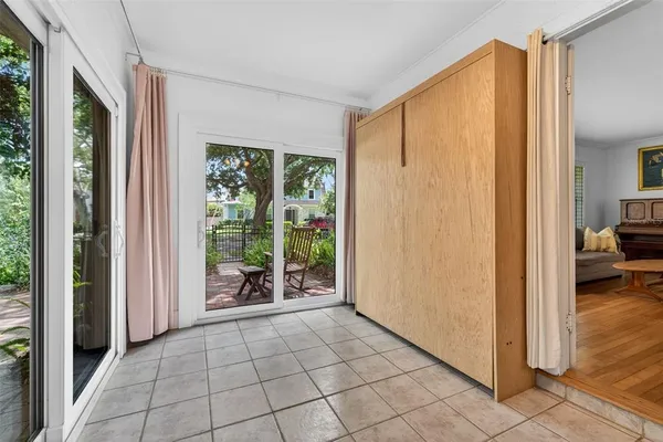 $899,000 | 2318 Woodlawn Circle East, St. Petersburg, FL 33704