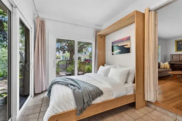 $899,000 | 2318 Woodlawn Circle East, St. Petersburg, FL 33704