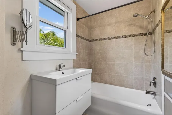 $899,000 | 2318 Woodlawn Circle East, St. Petersburg, FL 33704