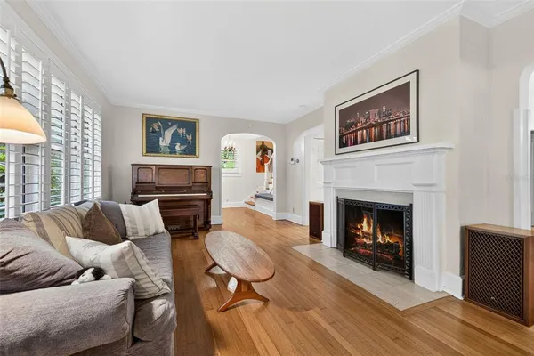 $899,000 | 2318 Woodlawn Circle East, St. Petersburg, FL 33704