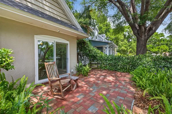 $899,000 | 2318 Woodlawn Circle East, St. Petersburg, FL 33704