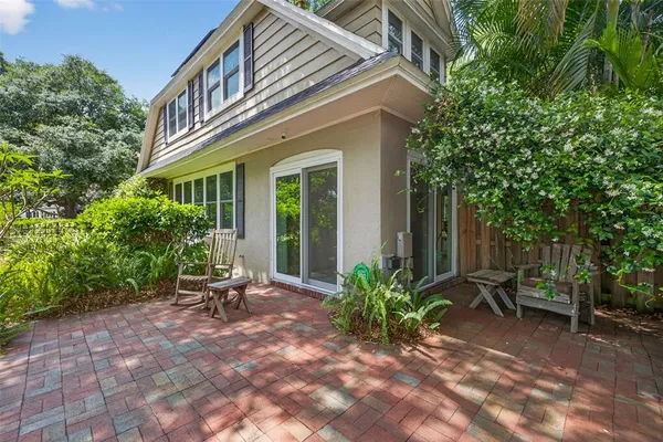 $899,000 | 2318 Woodlawn Circle East, St. Petersburg, FL 33704