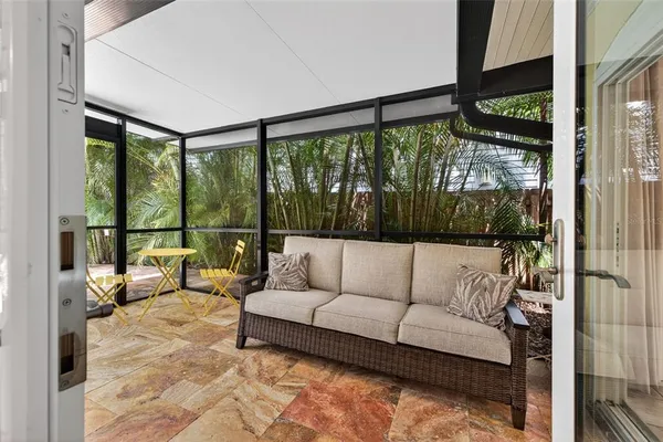 $899,000 | 2318 Woodlawn Circle East, St. Petersburg, FL 33704