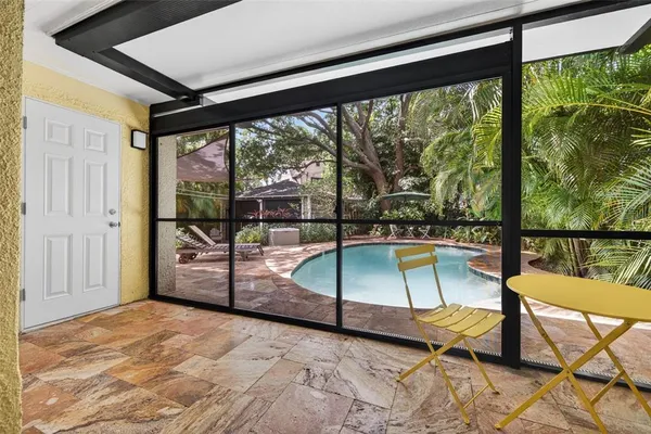 $899,000 | 2318 Woodlawn Circle East, St. Petersburg, FL 33704