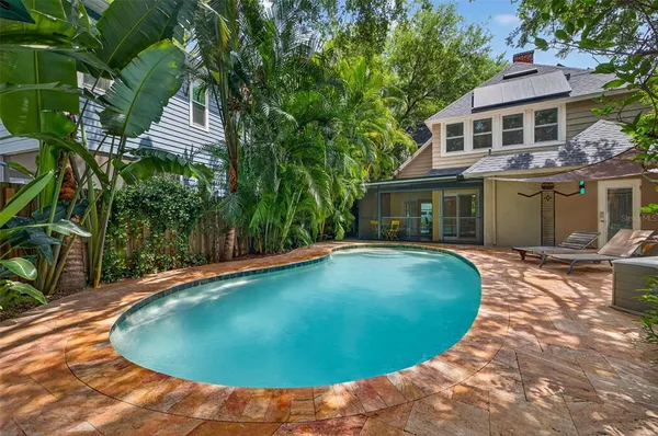 $899,000 | 2318 Woodlawn Circle East, St. Petersburg, FL 33704