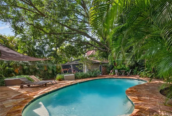 $899,000 | 2318 Woodlawn Circle East, St. Petersburg, FL 33704