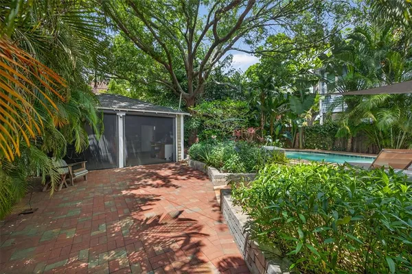 $899,000 | 2318 Woodlawn Circle East, St. Petersburg, FL 33704