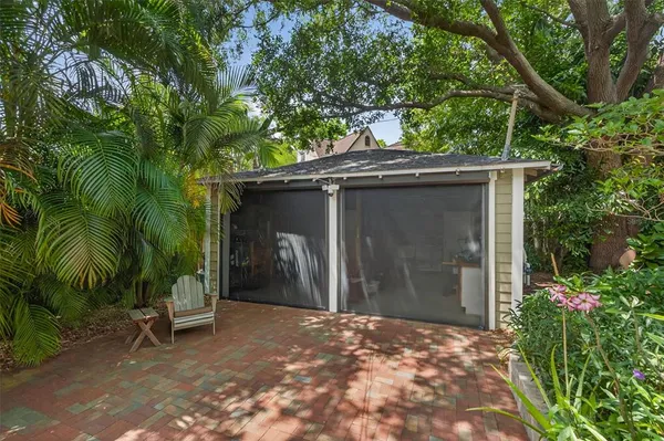 $899,000 | 2318 Woodlawn Circle East, St. Petersburg, FL 33704