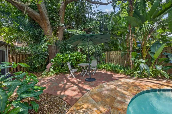 $899,000 | 2318 Woodlawn Circle East, St. Petersburg, FL 33704