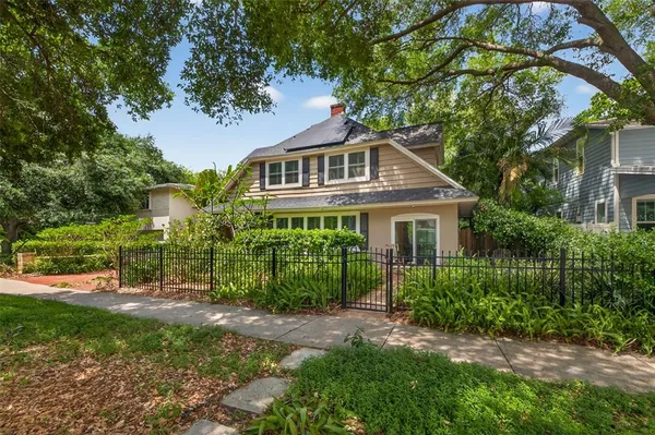 $899,000 | 2318 Woodlawn Circle East, St. Petersburg, FL 33704