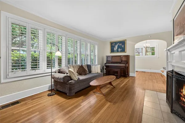 $899,000 | 2318 Woodlawn Circle East, St. Petersburg, FL 33704