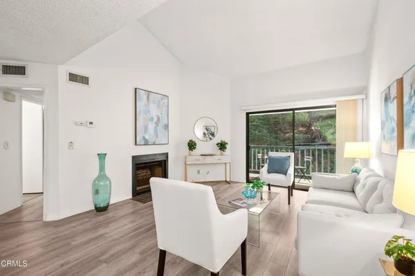 $585,000 | 4260 Vía Arbolada, Unit 330, Los Angeles, CA 90042