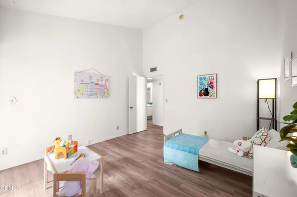 $585,000 | 4260 VÃa Arbolada, Unit 330, Los Angeles, CA 90042