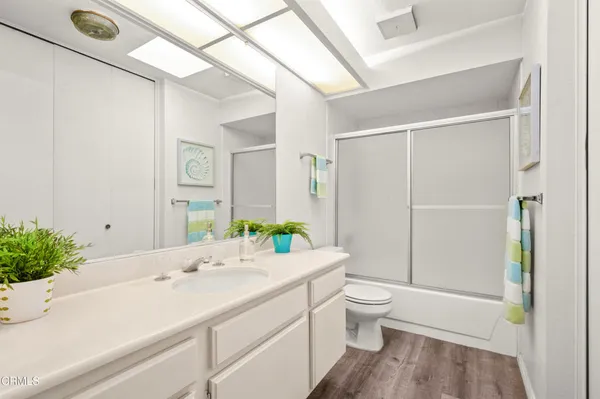 $585,000 | 4260 VÃa Arbolada, Unit 330, Los Angeles, CA 90042