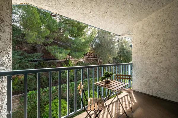 $585,000 | 4260 VÃa Arbolada, Unit 330, Los Angeles, CA 90042