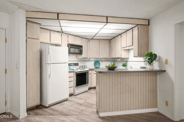 $585,000 | 4260 VÃa Arbolada, Unit 330, Los Angeles, CA 90042