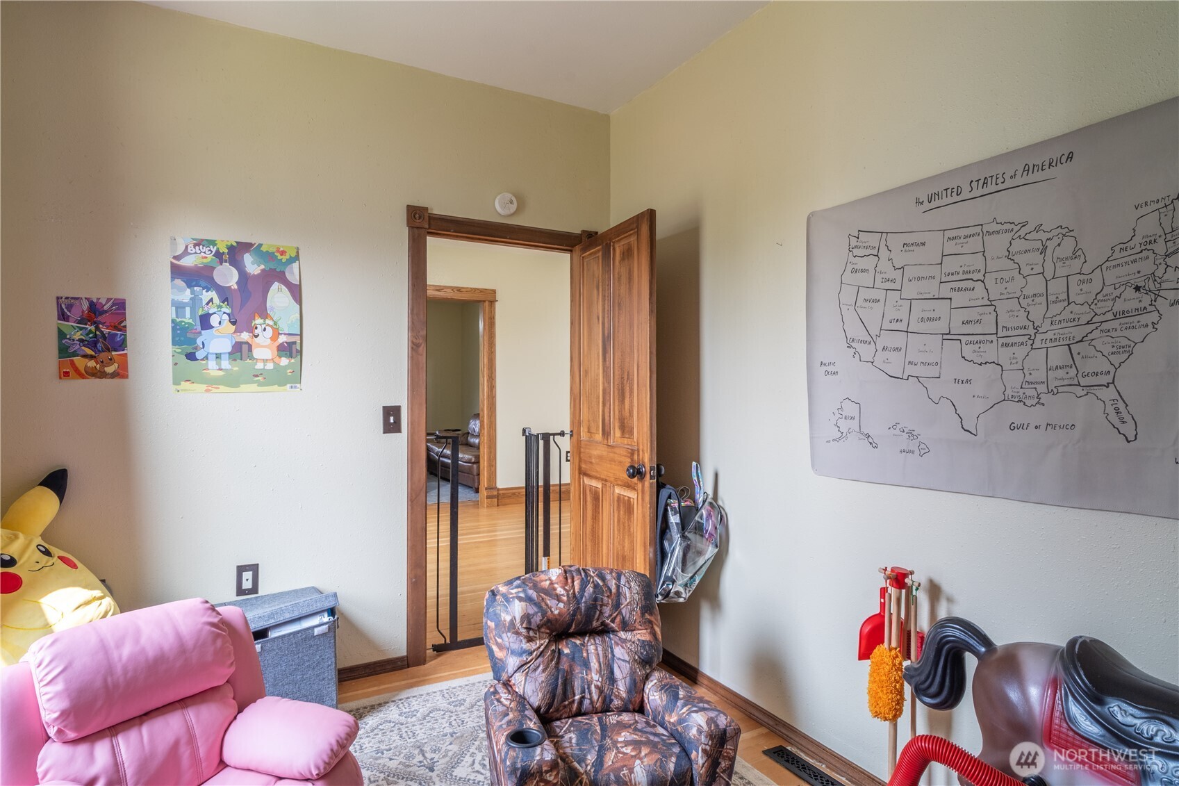 407 West 4th Avenue Ritzville, WA 99169 - Photo 13 of 40 a living room with furniture and a couch