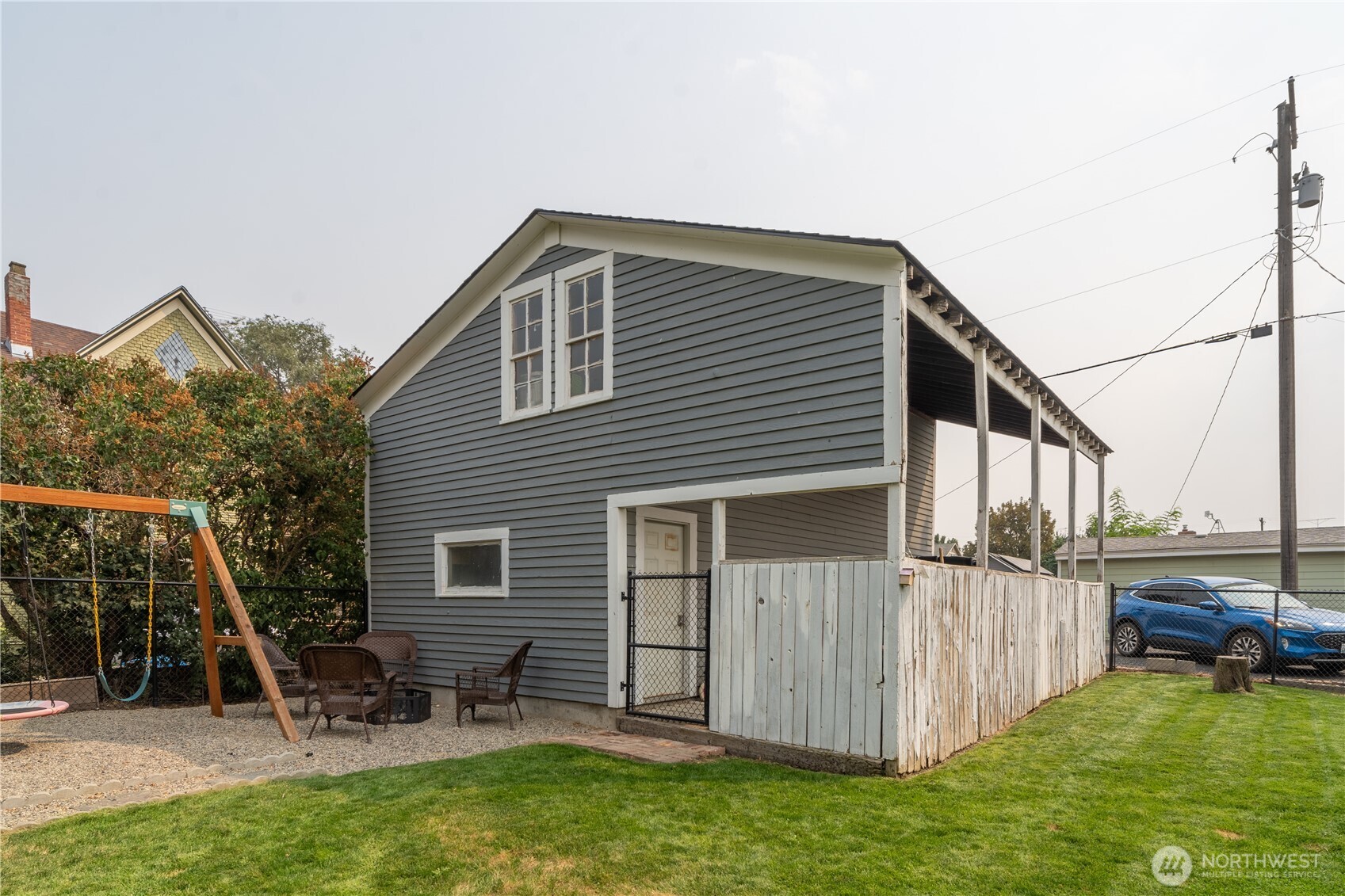 407 West 4th Avenue Ritzville, WA 99169 - Photo 30 of 40 a backyard of a house with table and chairs