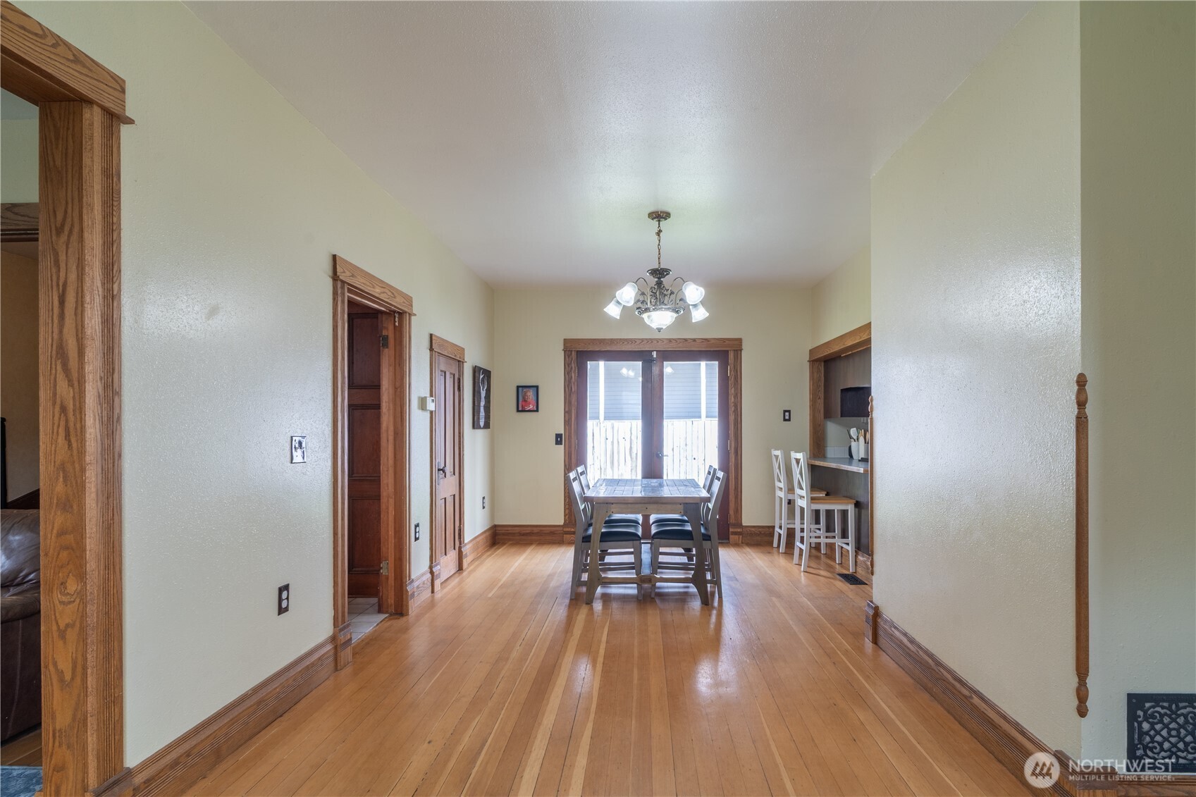 407 West 4th Avenue Ritzville, WA 99169 - Photo 9 of 40 a view of a livingroom with furniture and wooden floor