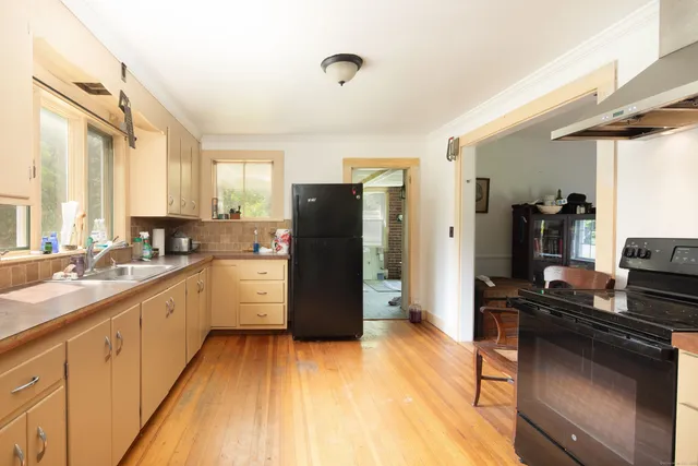 $300,000 | 182 Church Street, North Canaan, CT 06018