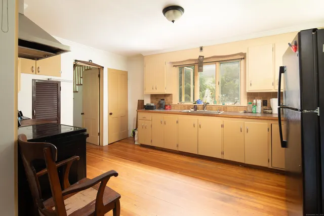 $300,000 | 182 Church Street, North Canaan, CT 06018