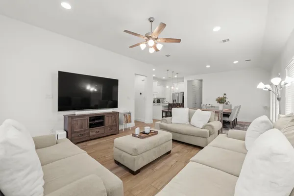 $3,150 | 18846 Halter Mdw Trail, Tomball, TX 77377