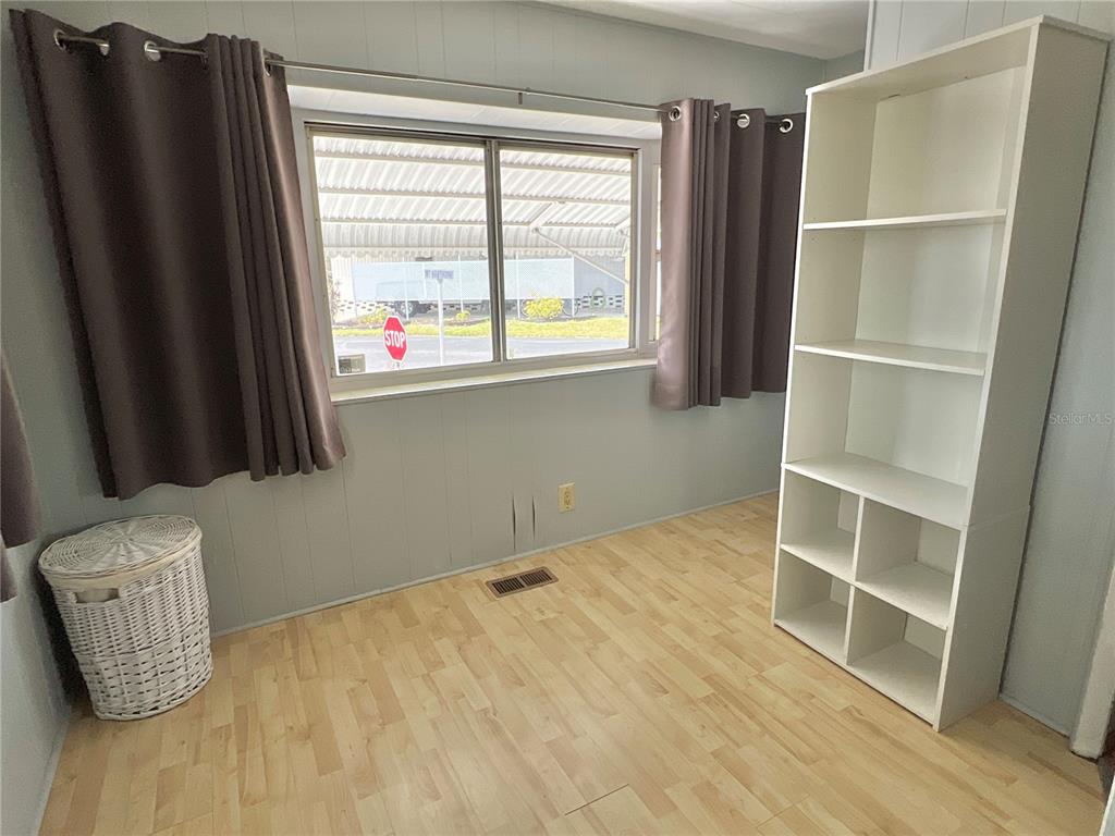 7181 Mt Hawthorne Road Northeast, Unit 590 St. Petersburg, FL 33702 - Photo 8 of 16 a room with a bed and a window