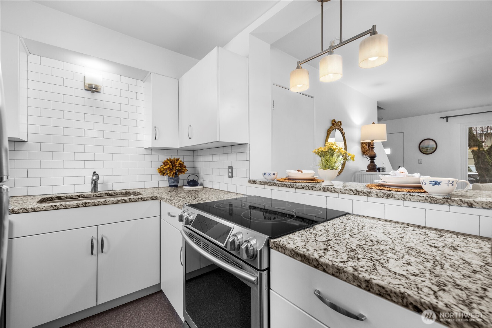 4877 Terrace Drive Northeast Seattle, WA 98105 - Photo 14 of 29