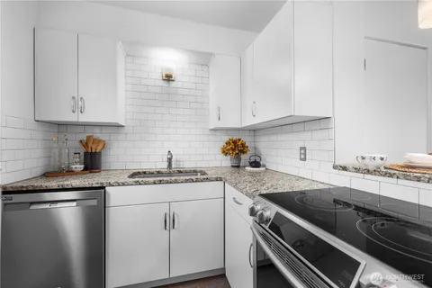 $499,990 | 4877 Terrace Drive Northeast, Seattle, WA 98105