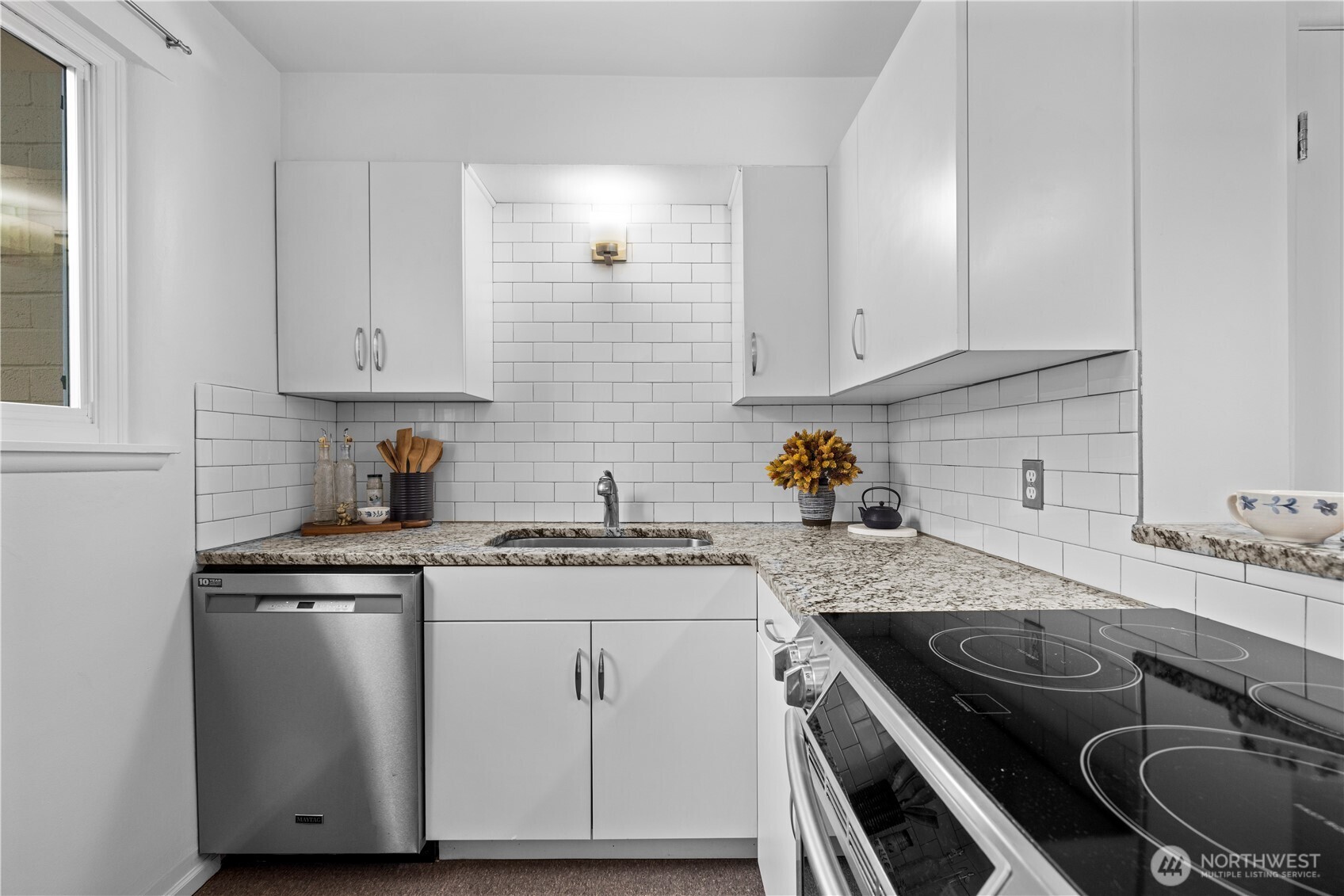 4877 Terrace Drive Northeast Seattle, WA 98105 - Photo 16 of 29