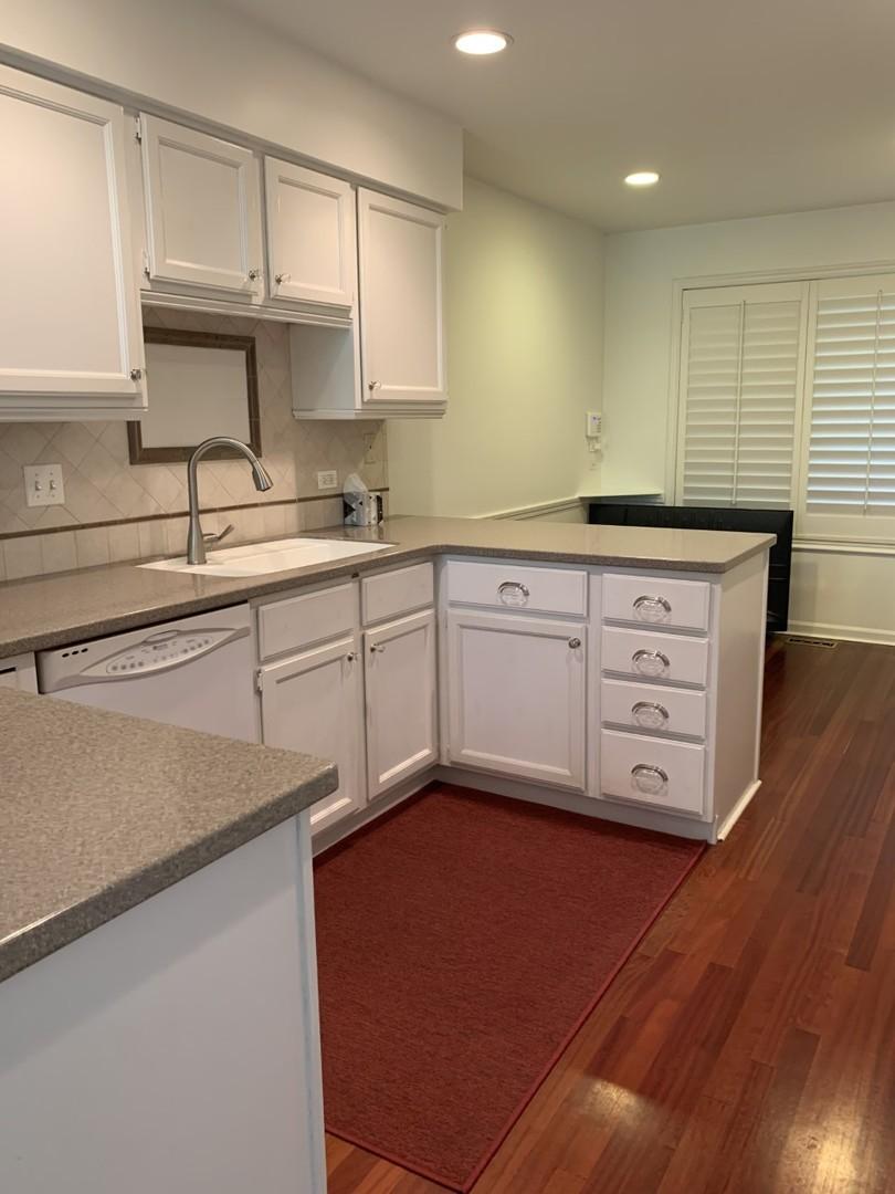 946 Shoreline Road, Unit 905 Lake Barrington, IL 60010 - Photo 5 of 17 Gallery Image 5