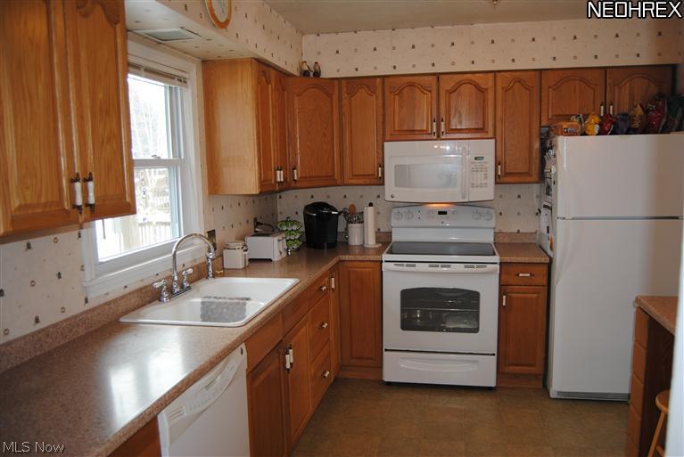 2504 Smith Road Akron, OH 44333 - Photo 10 of 16