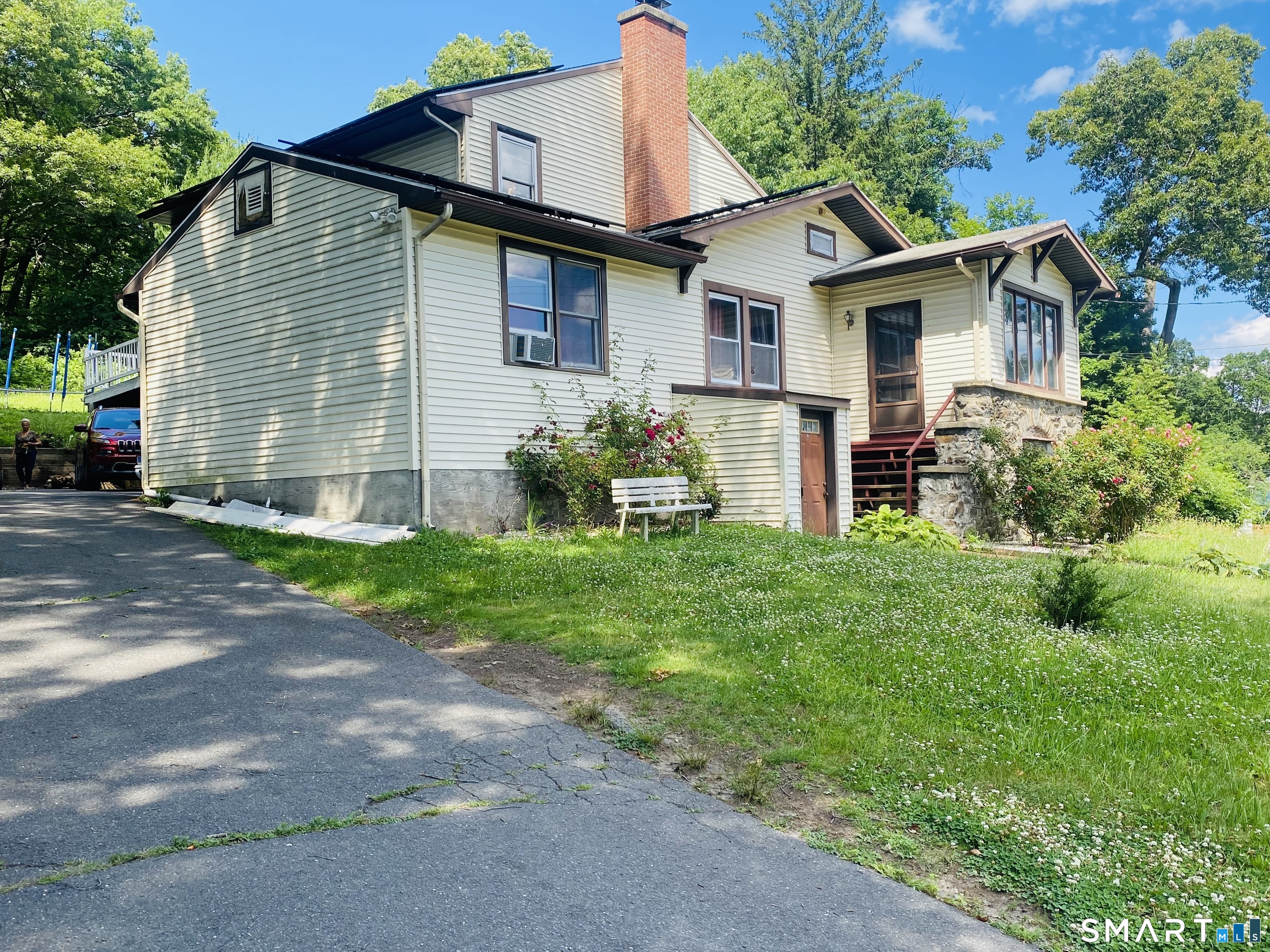 152 Delaware Avenue Waterbury, CT 06708 - Photo 5 of 40